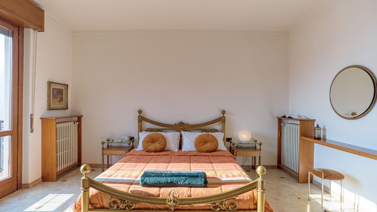 Photo of Bedroom in Mandello del Lario