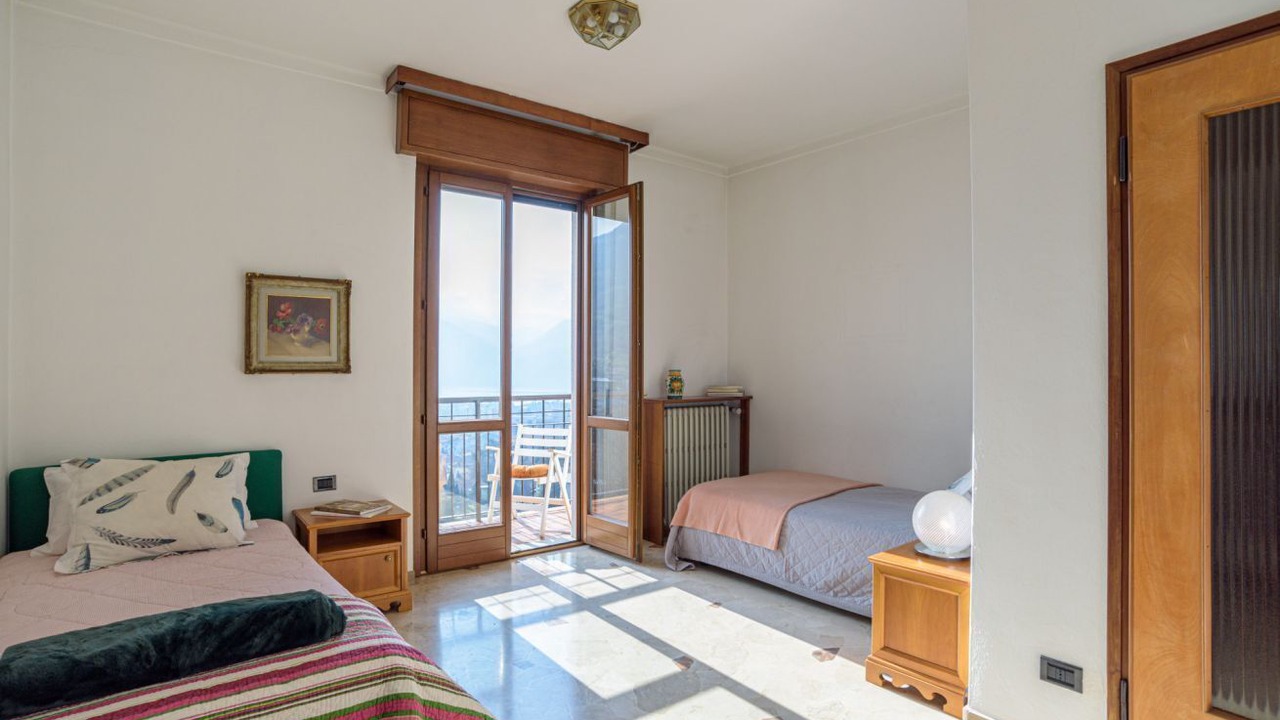 Photo of Bedroom in Mandello del Lario