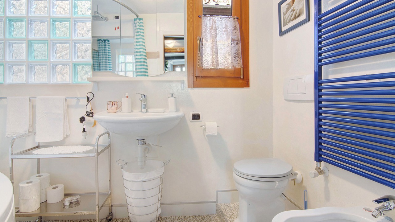 Photo of Bathroom in Laglio