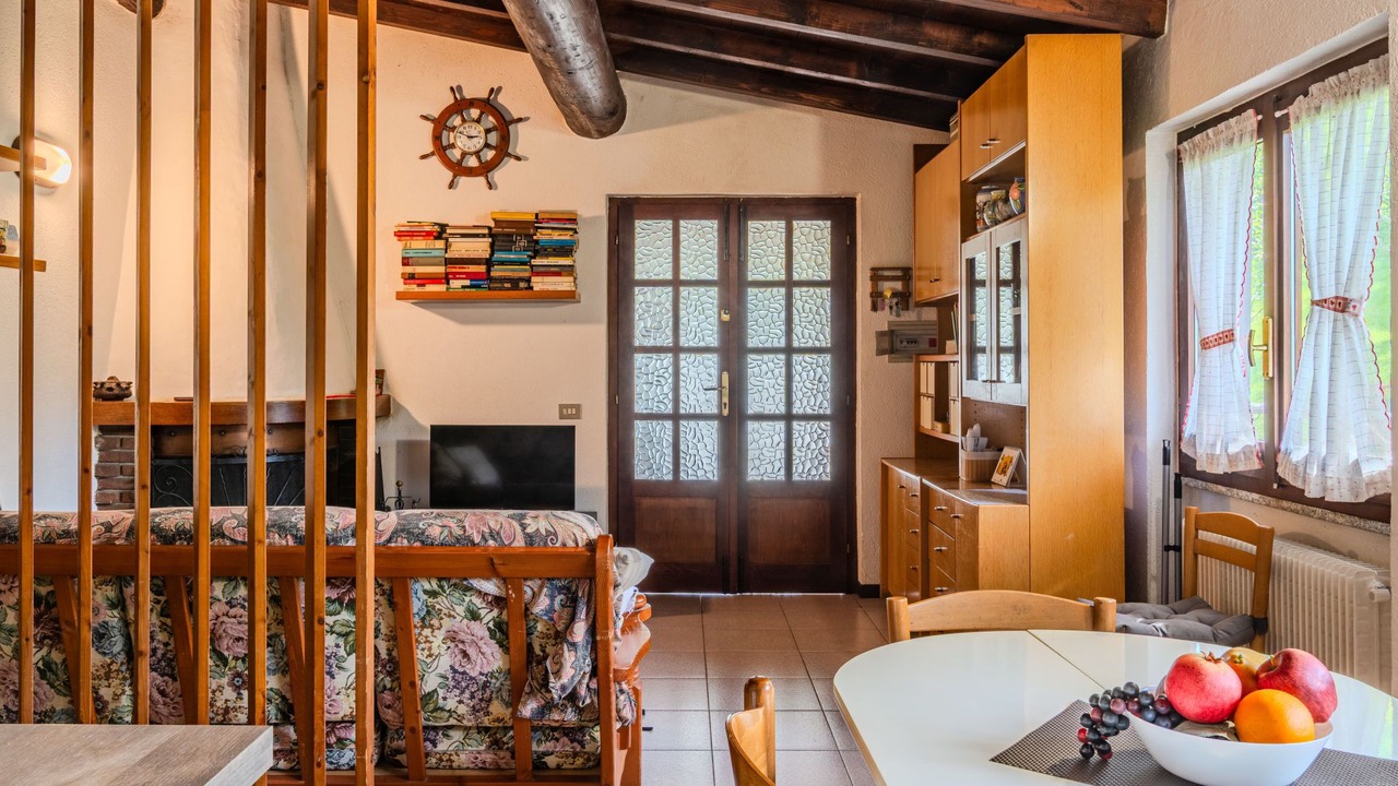 Photo of Bedroom in Claino Con Osteno