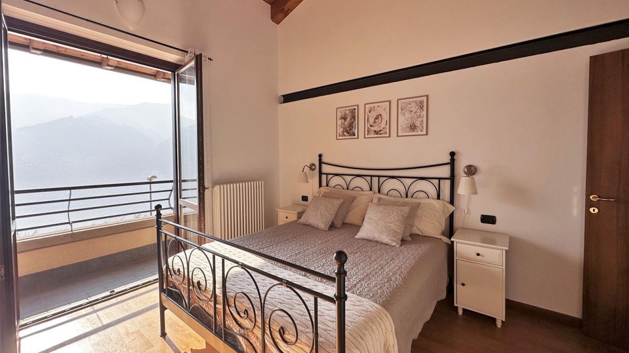 Photo of Bedroom in Carate Urio