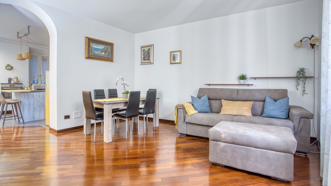 Photo of Livingroom in Tricolore