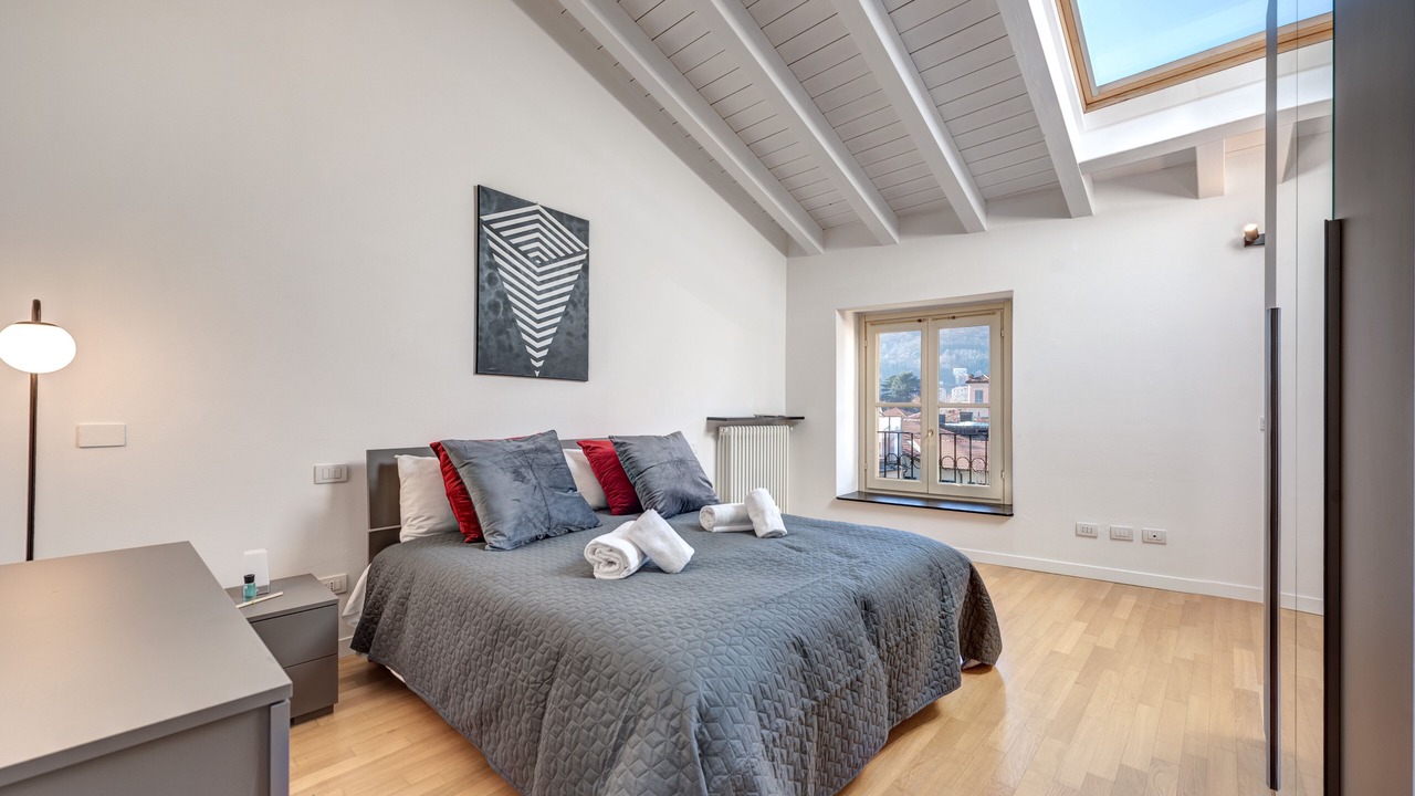 Photo of Bedroom in Como City Centre