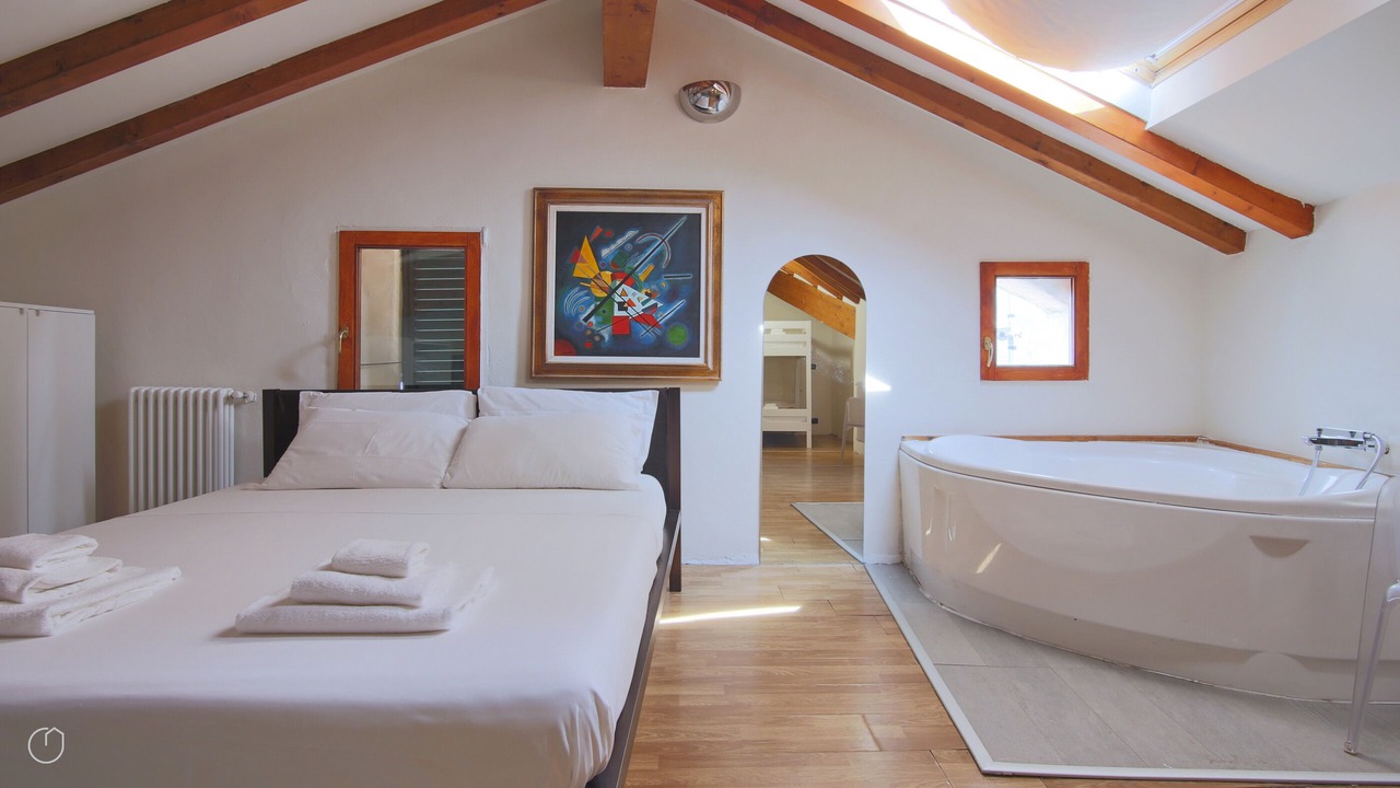 Photo of Bedroom in Laglio