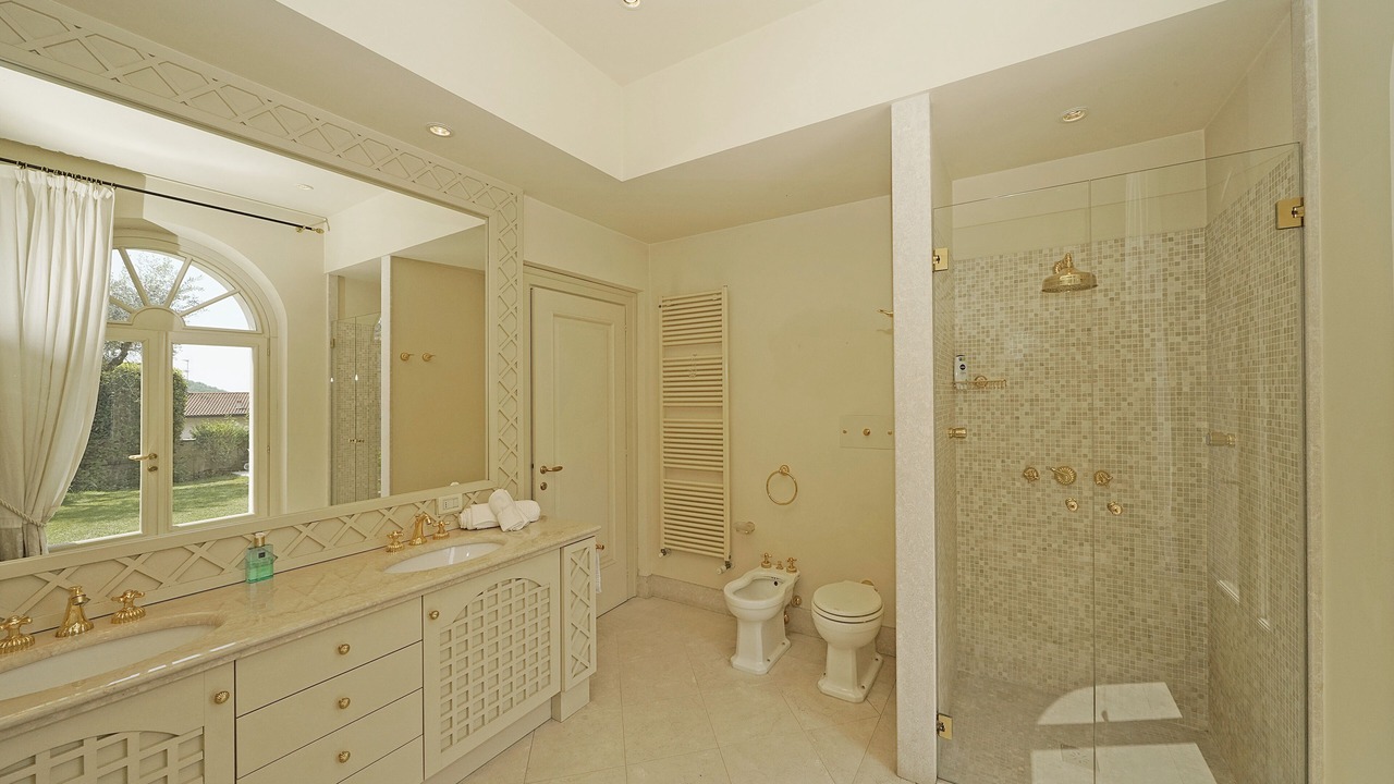 Photo of Bathroom in Roe