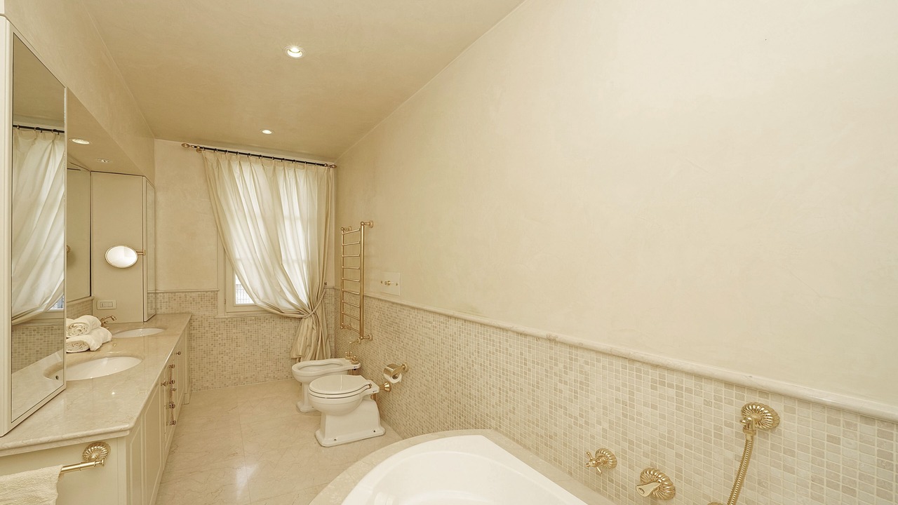 Photo of Bathroom in Roe