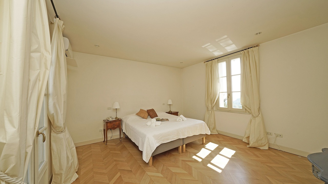 Photo of Bedroom in Roe