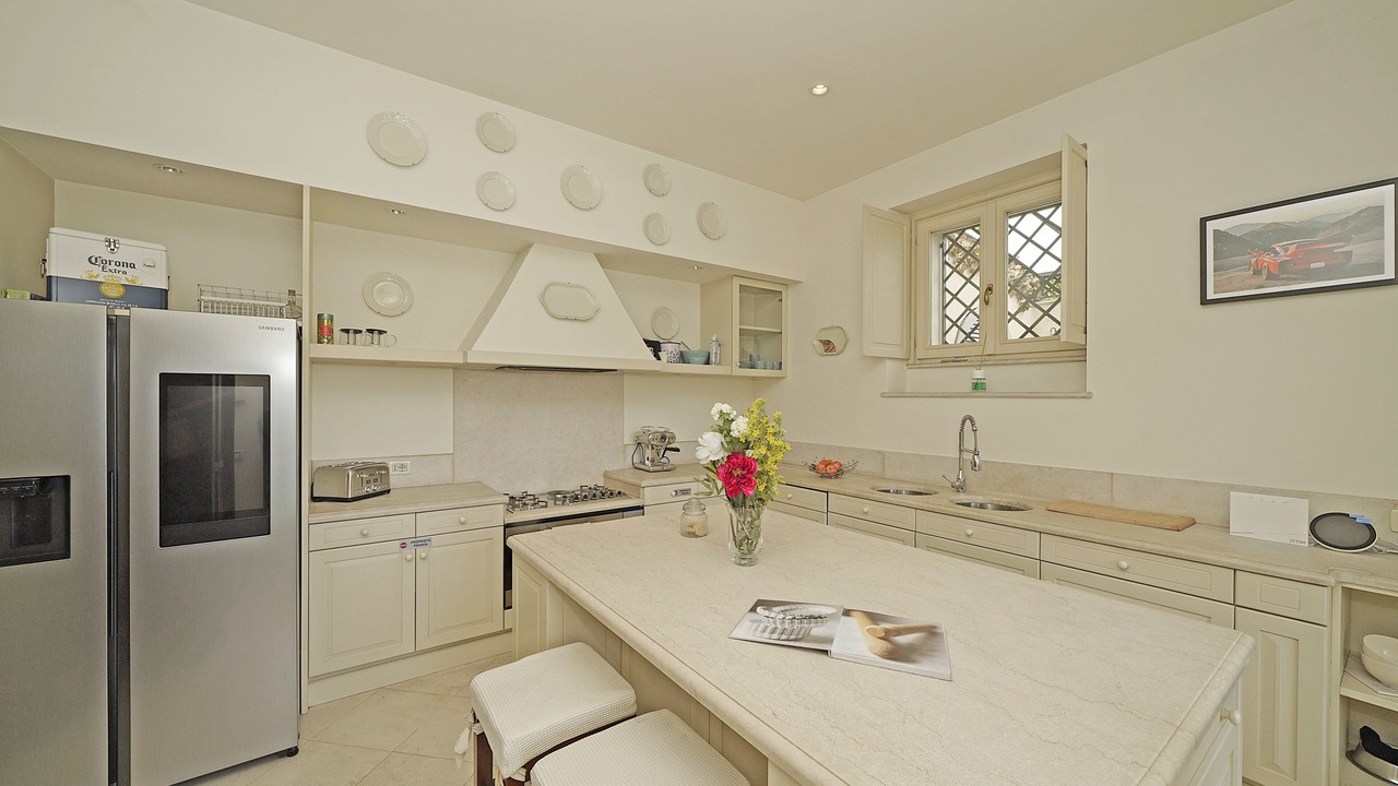 Photo of Kitchen in Roe