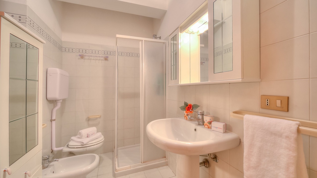 Photo of Bathroom in Roe
