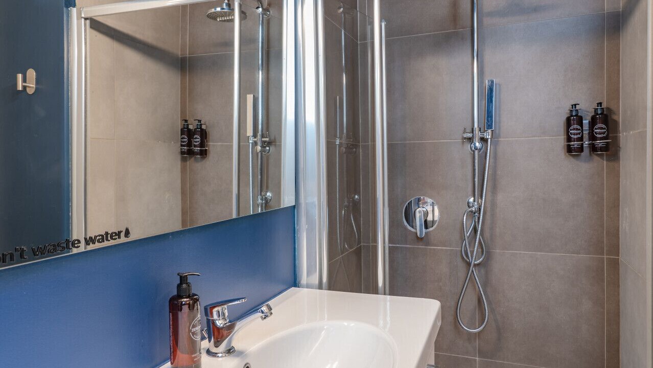 Photo of Bathroom in Tricolore