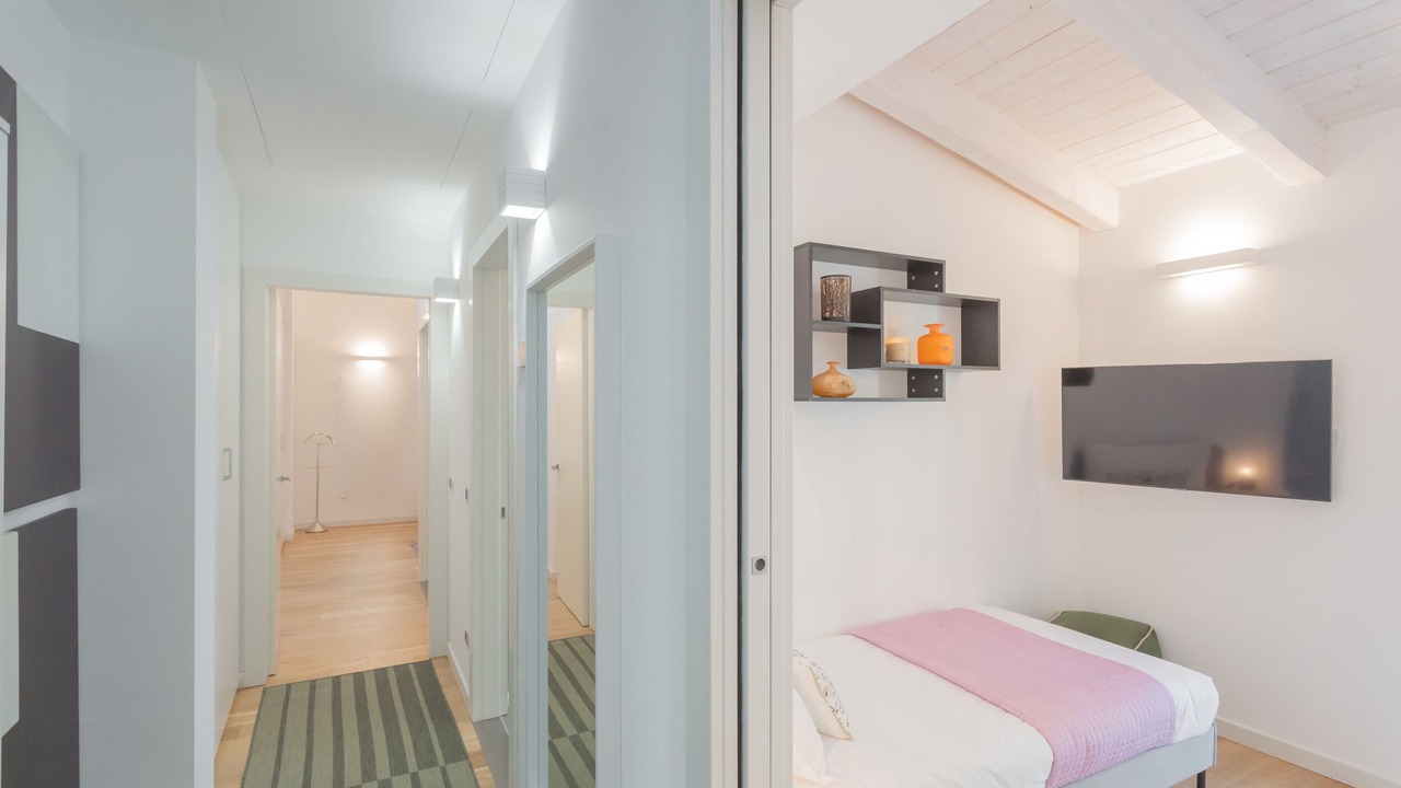 Photo of Bedroom in Como City Centre