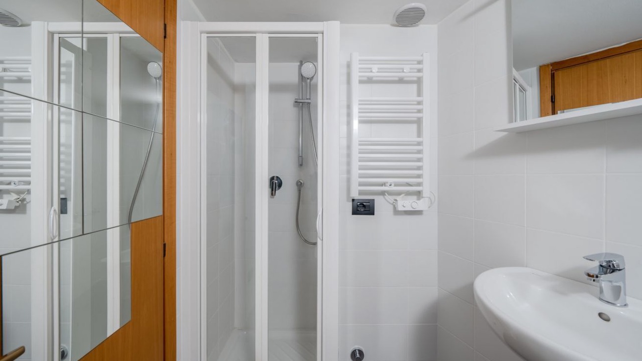 Photo of Bathroom in Magenta