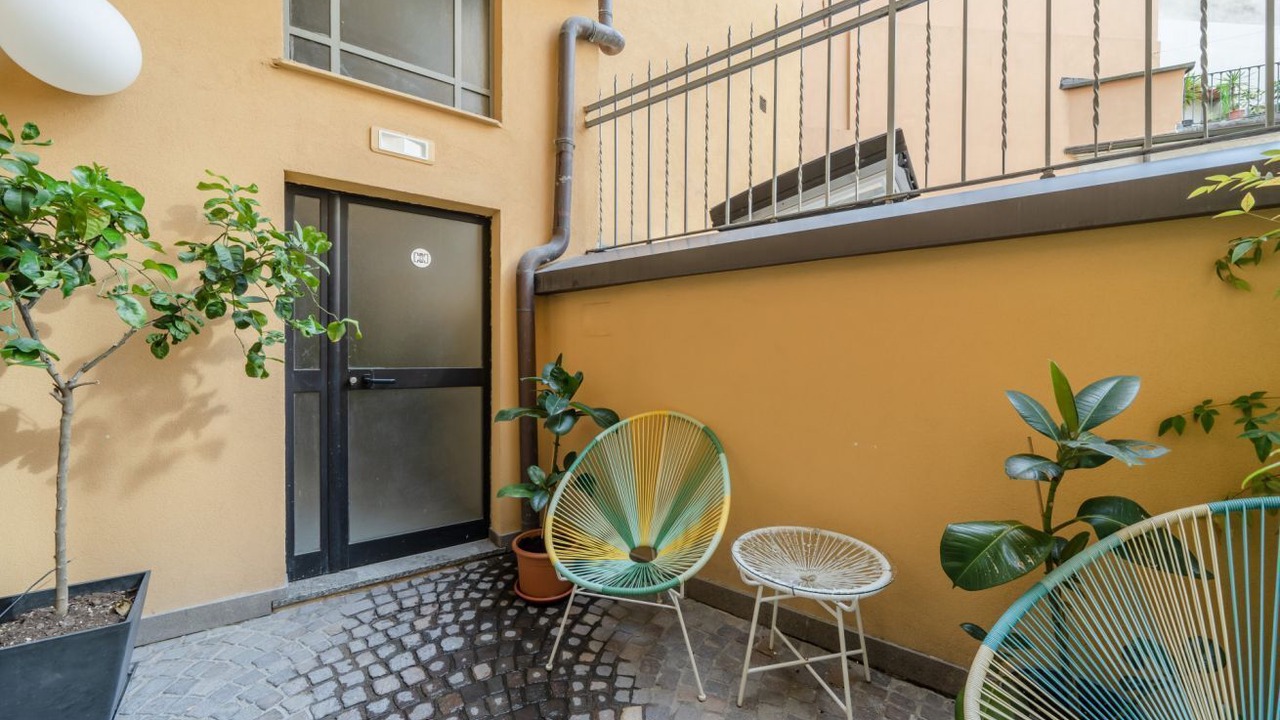 Photo of Patio Balcony in Magenta