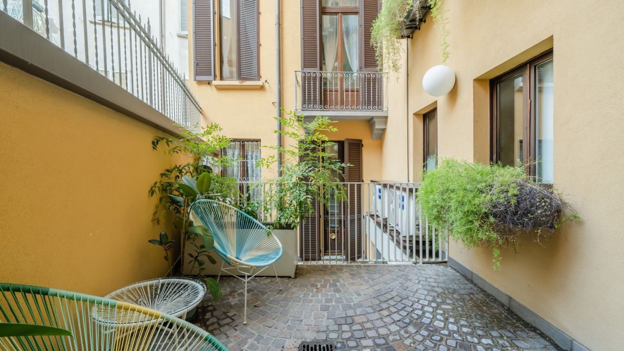 Photo of Patio Balcony in Magenta