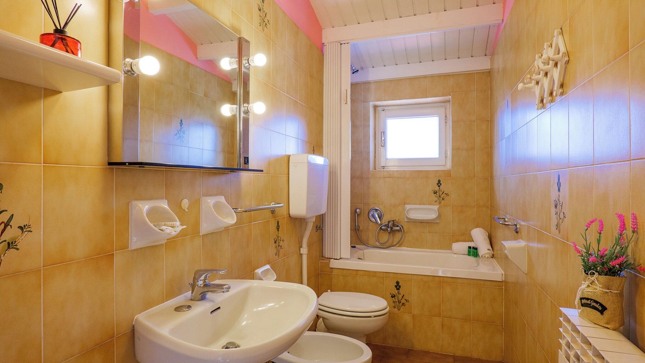 Photo of Bathroom in Colico Piano