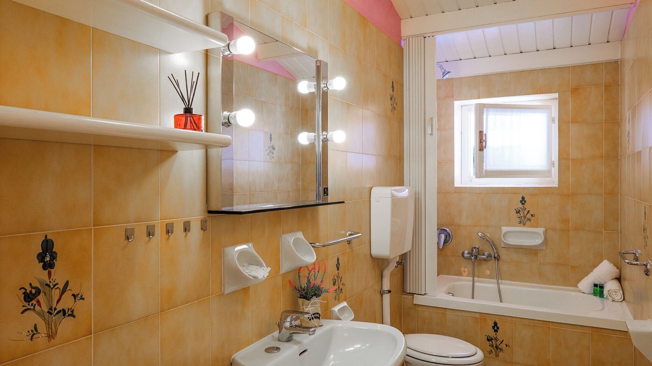 Photo of Bathroom in Colico Piano