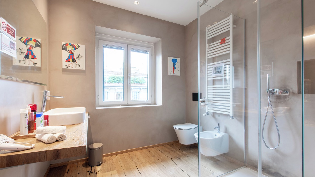 Photo of Bathroom in Tricolore