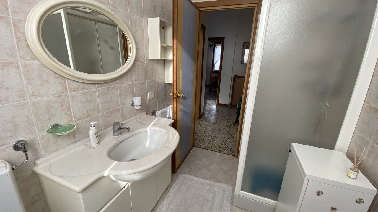 Photo of Bathroom in Lipomo