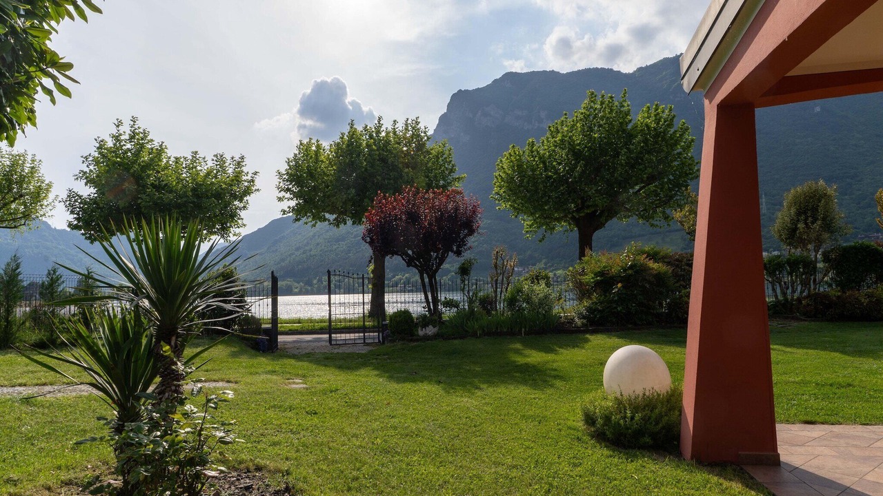 Photo of Outdoor in Crone