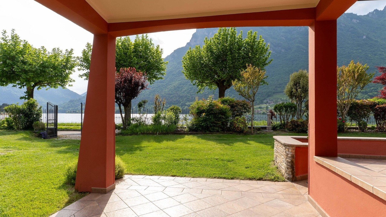 Photo of Outdoor in Crone