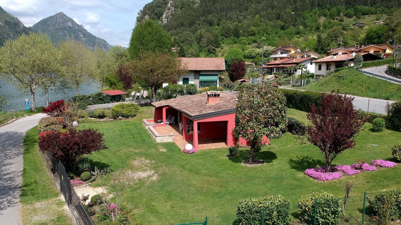 Photo of Outdoor in Crone
