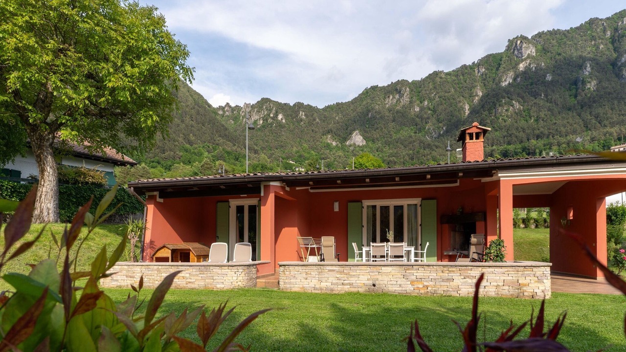 Photo of Outdoor in Crone