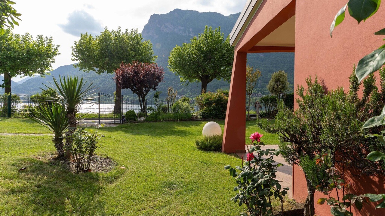 Photo of Outdoor in Crone
