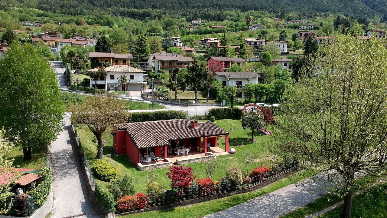 Photo of Outdoor in Crone