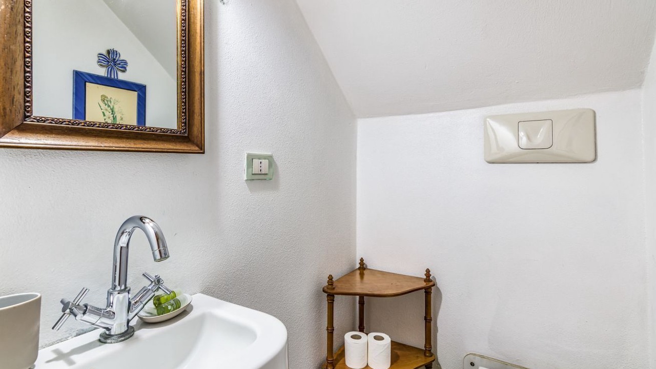 Photo of Bathroom in Chinatown