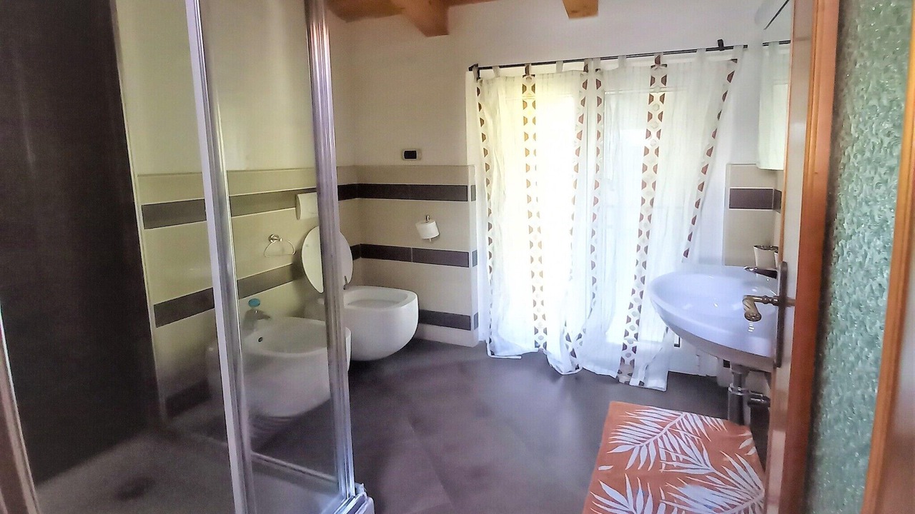 Photo of Bathroom in Marone