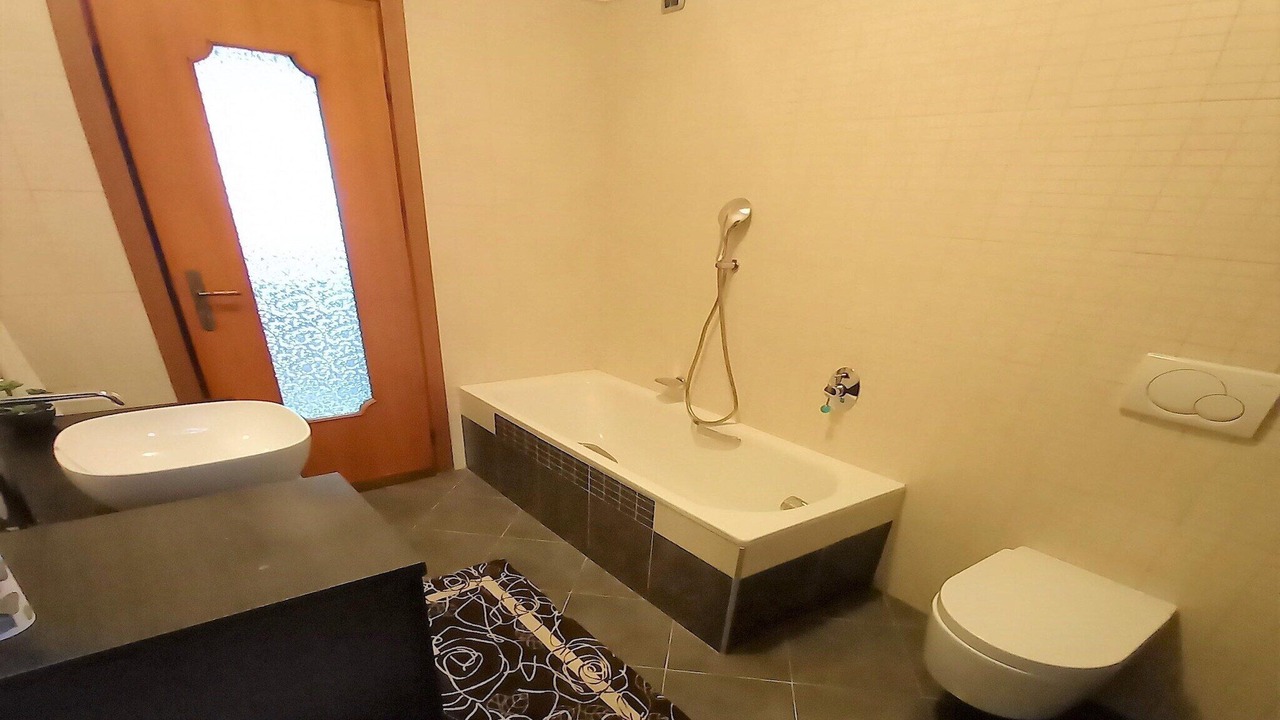 Photo of Bathroom in Marone