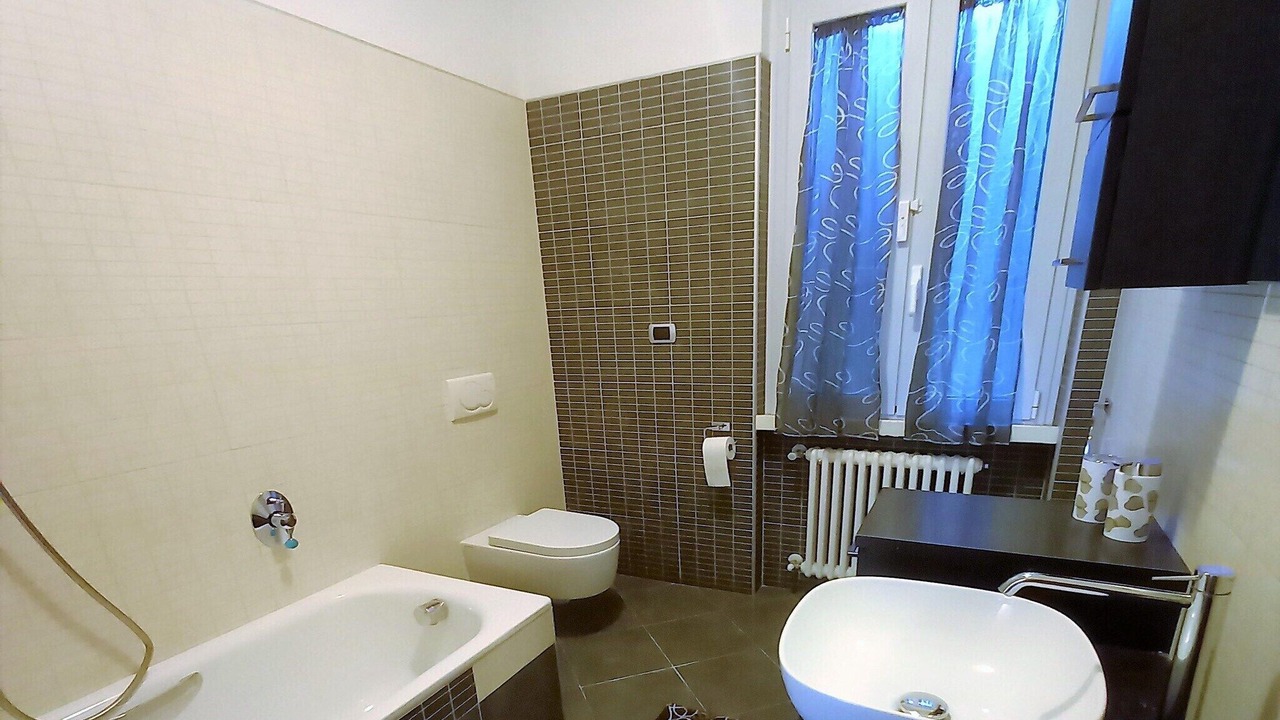 Photo of Bathroom in Marone