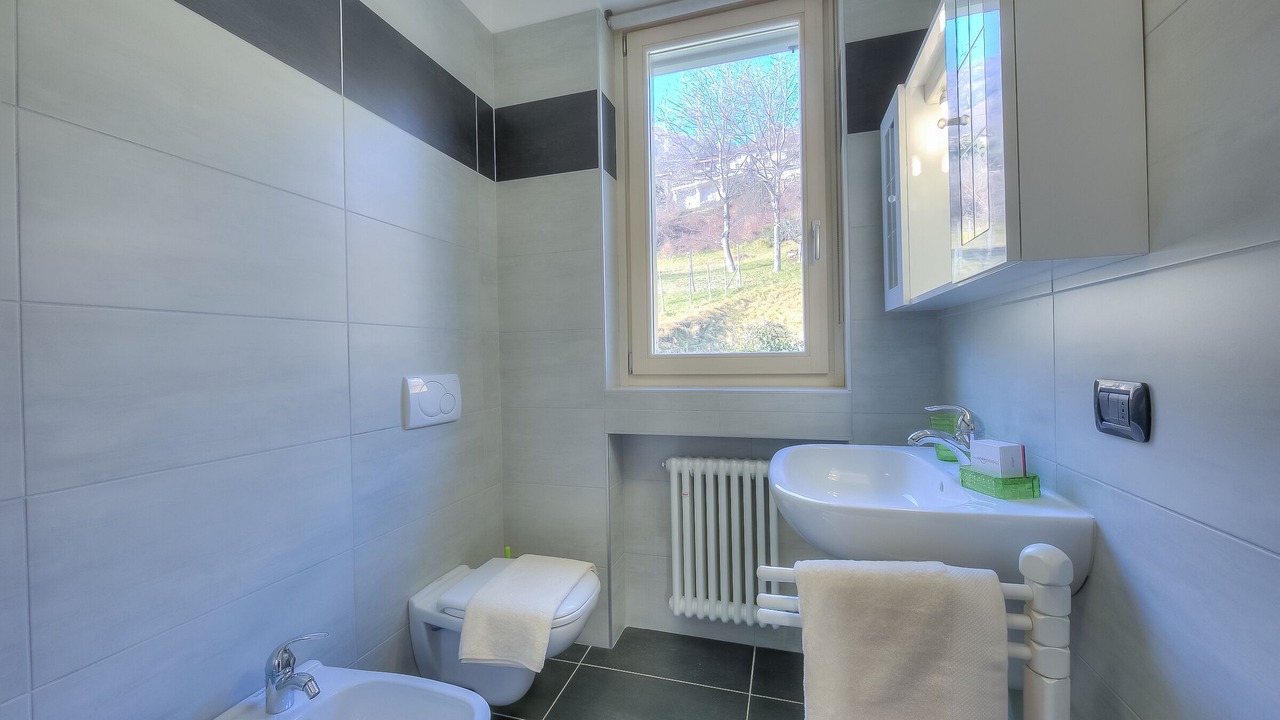 Photo of Bathroom in Calozzo