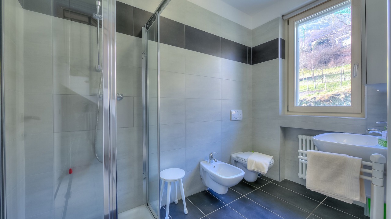 Photo of Bathroom in Calozzo