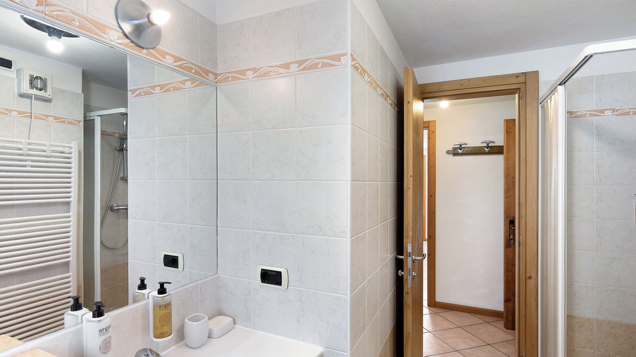 Photo of Bathroom in Trepalle