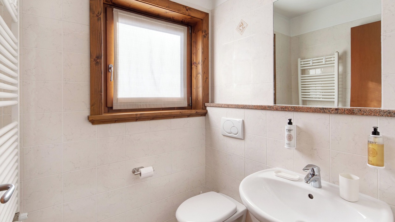 Photo of Bathroom in Trepalle