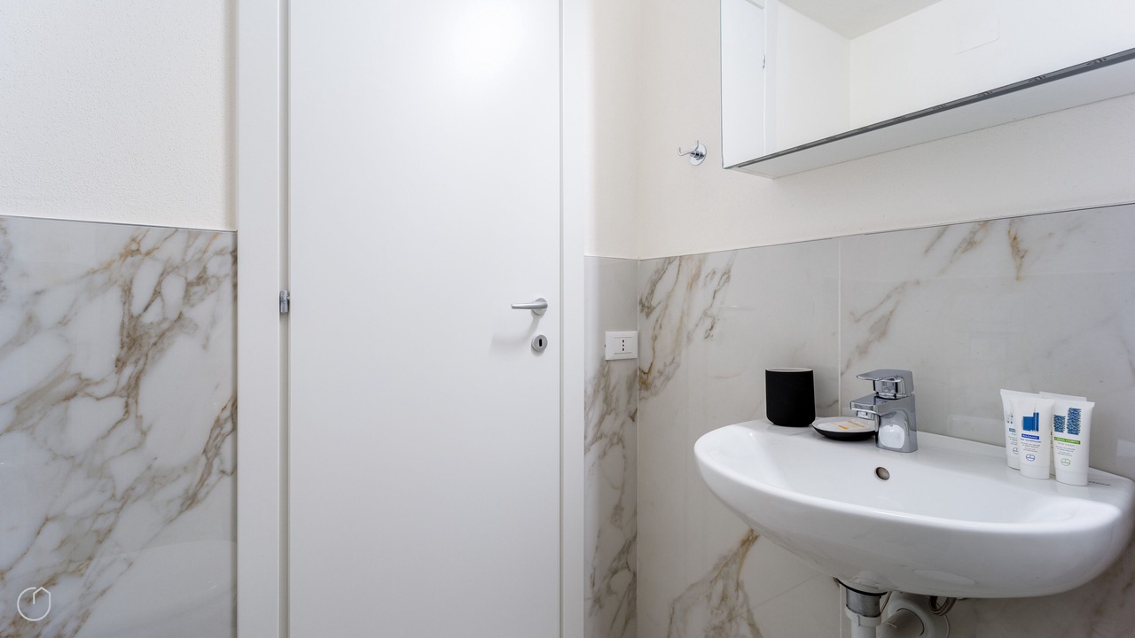 Photo of Bathroom in Magenta