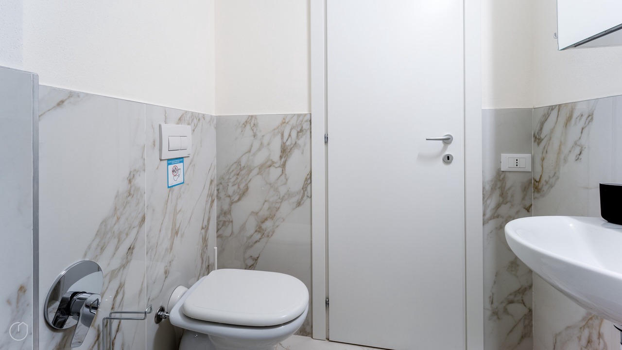 Photo of Bathroom in Magenta
