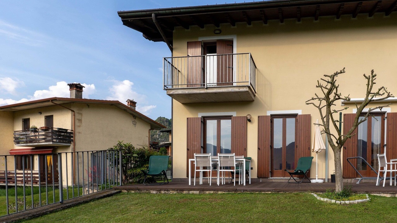 Photo of Outdoor in Crone