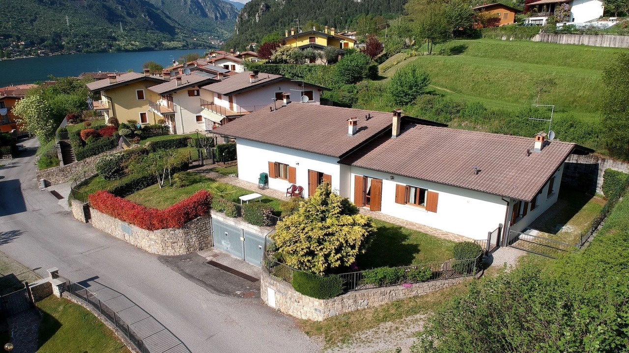 Photo of Outdoor in Crone