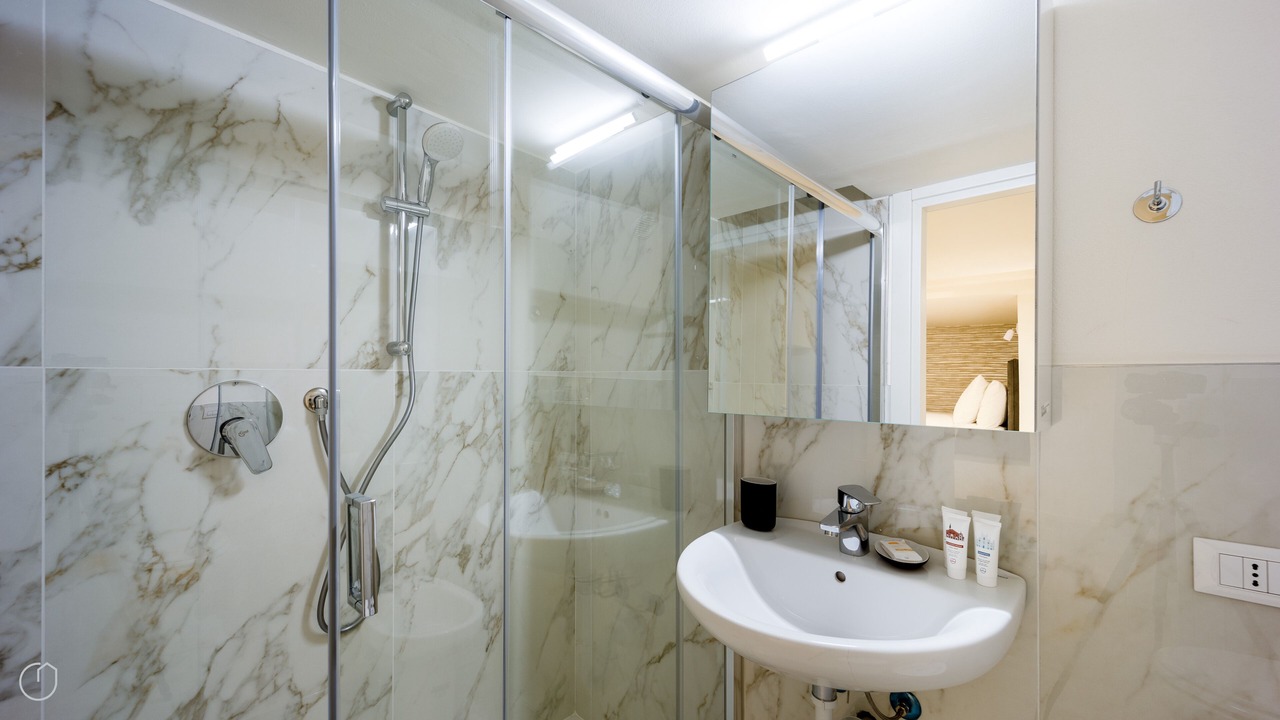 Photo of Bathroom in Magenta