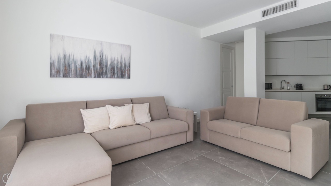 Photo of Livingroom in Magenta