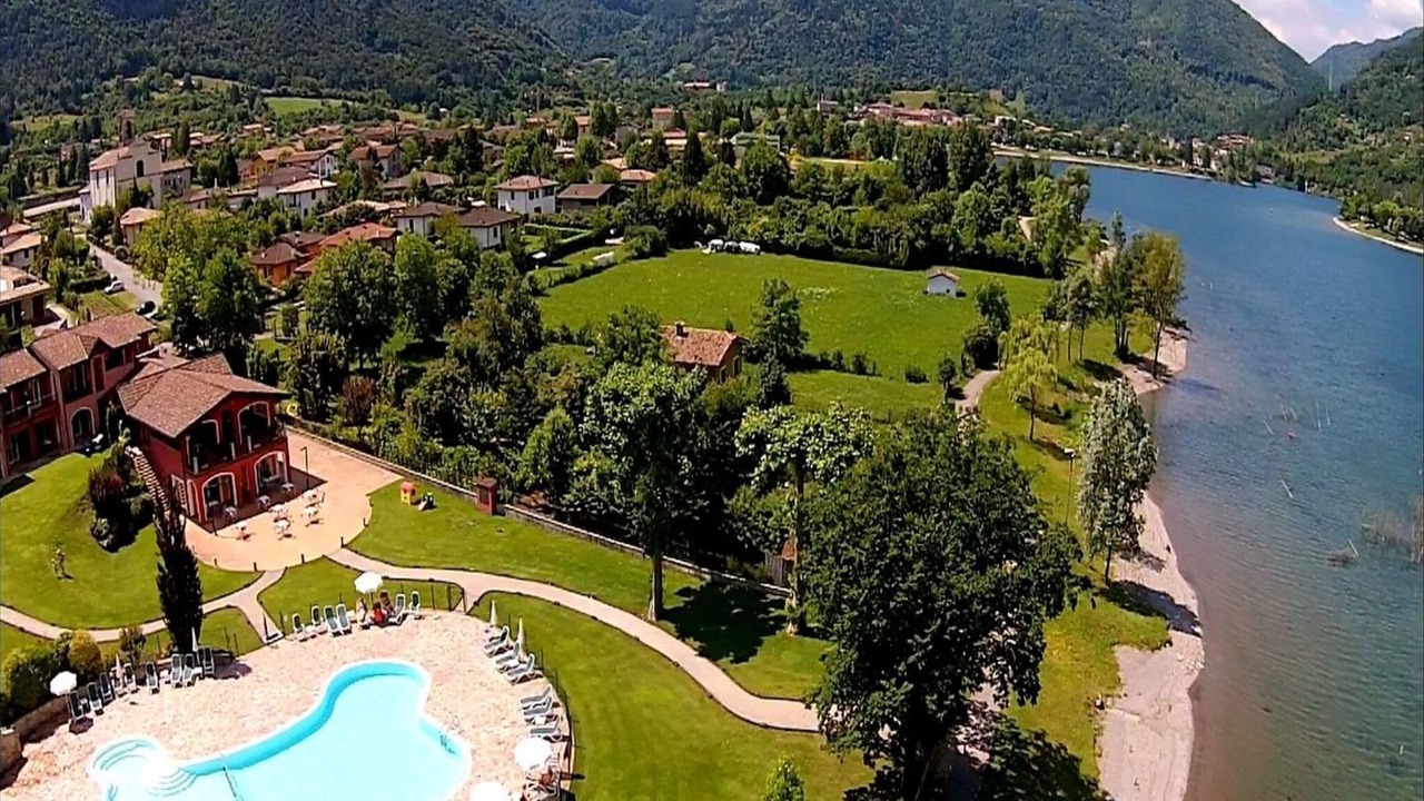 Photo of Outdoor in Crone