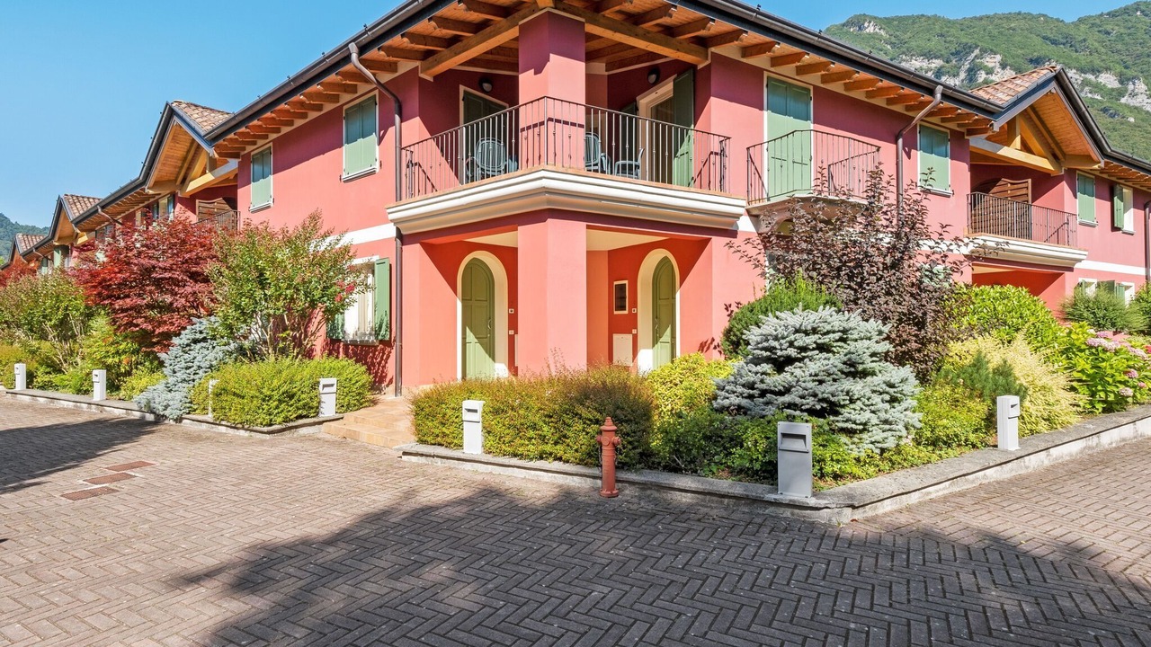 Photo of Outdoor in Crone