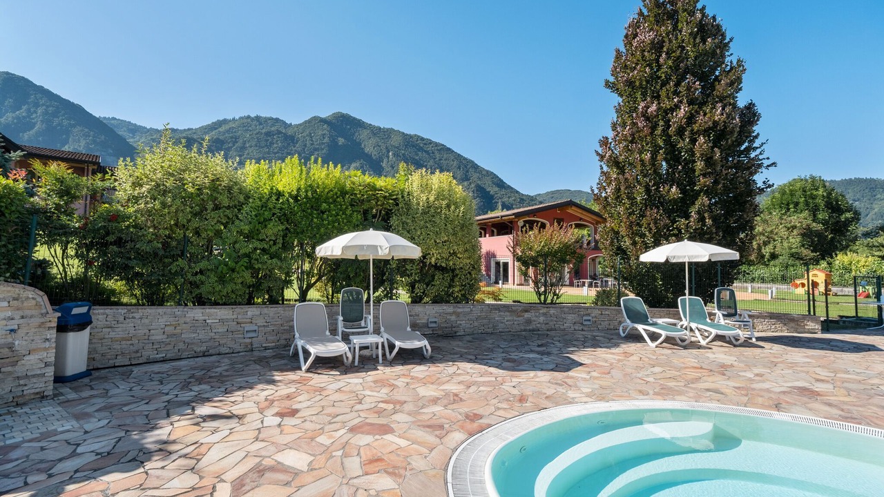 Photo of Outdoor in Crone