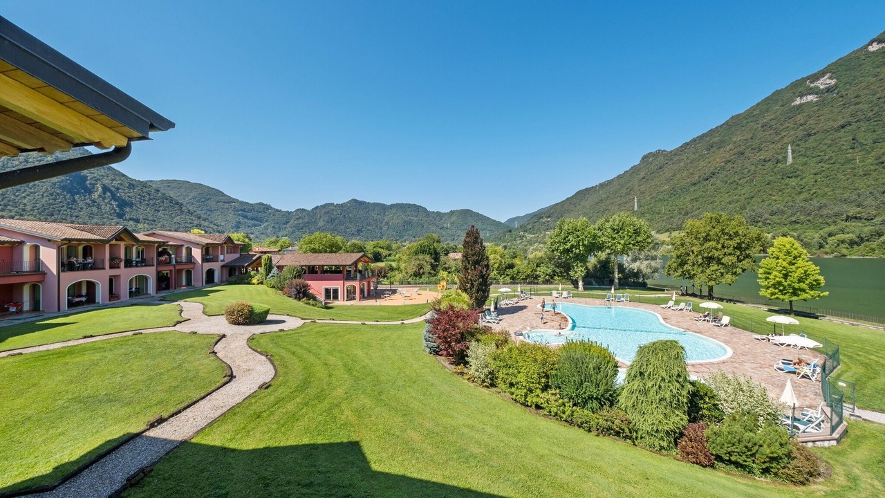 Photo of Outdoor in Crone
