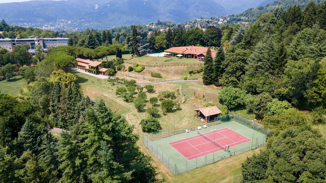 Photo of Others in Carella