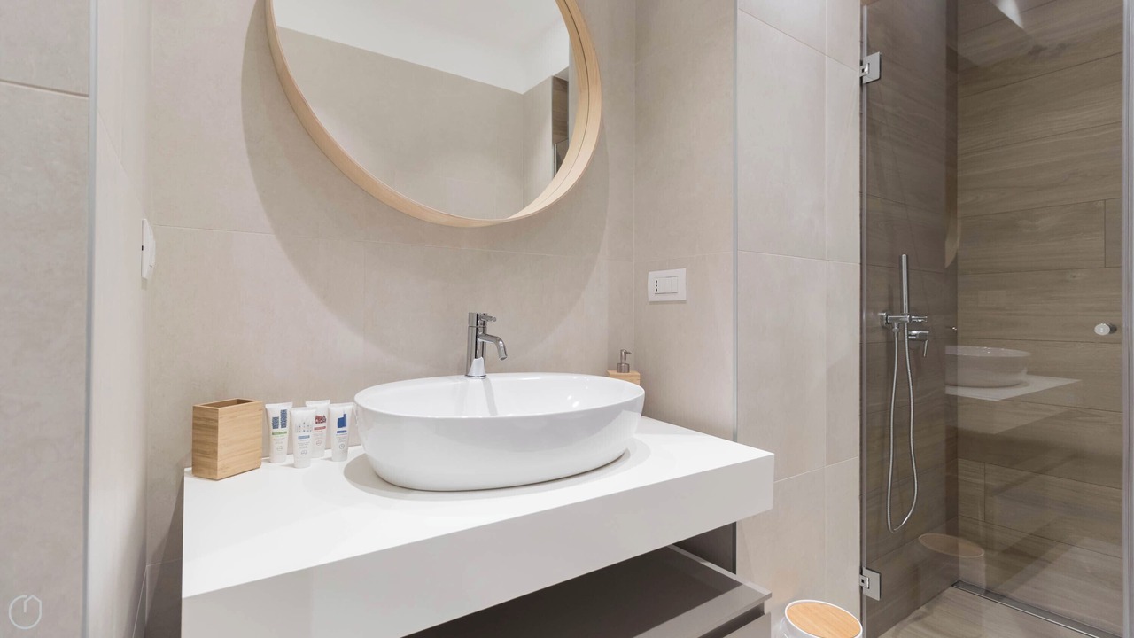 Photo of Bathroom in Tricolore