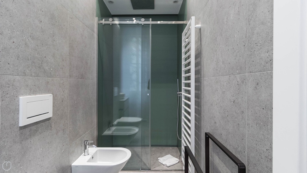 Photo of Bathroom in Tricolore