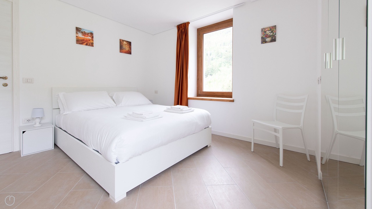 Photo of Bedroom in Tola